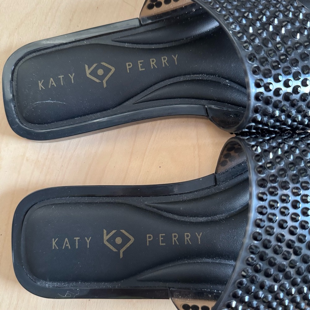 Kate Perry Sandals - Picture 2 of 4